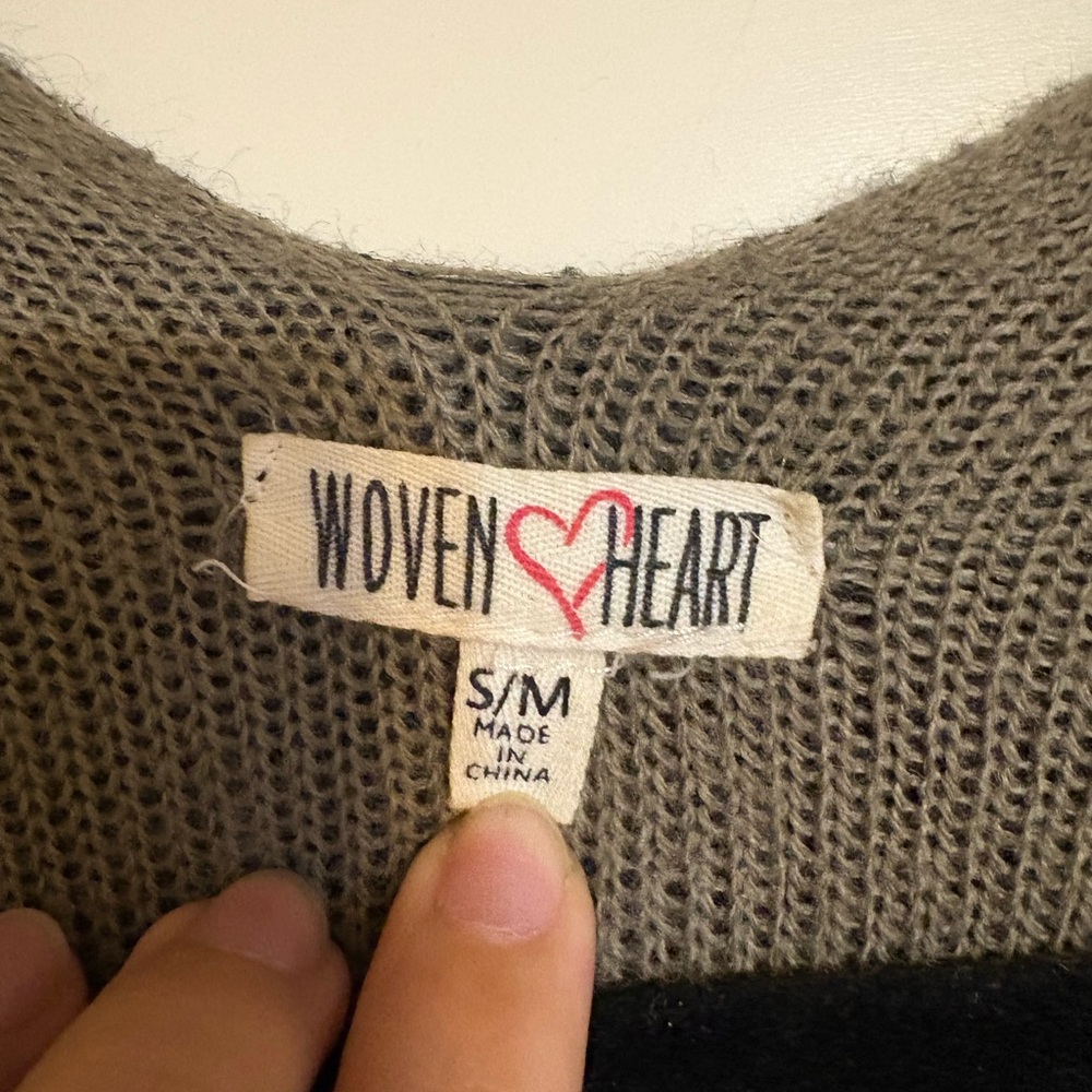 Woven Heart Black and Tan Knit Blanket Shawl - Picture 2 of 3